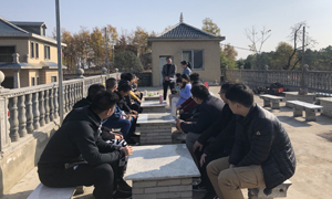 ������&ldquo;���ľ��� ����ǰ��&rdquo;������չ�˶�Բ����Ļ